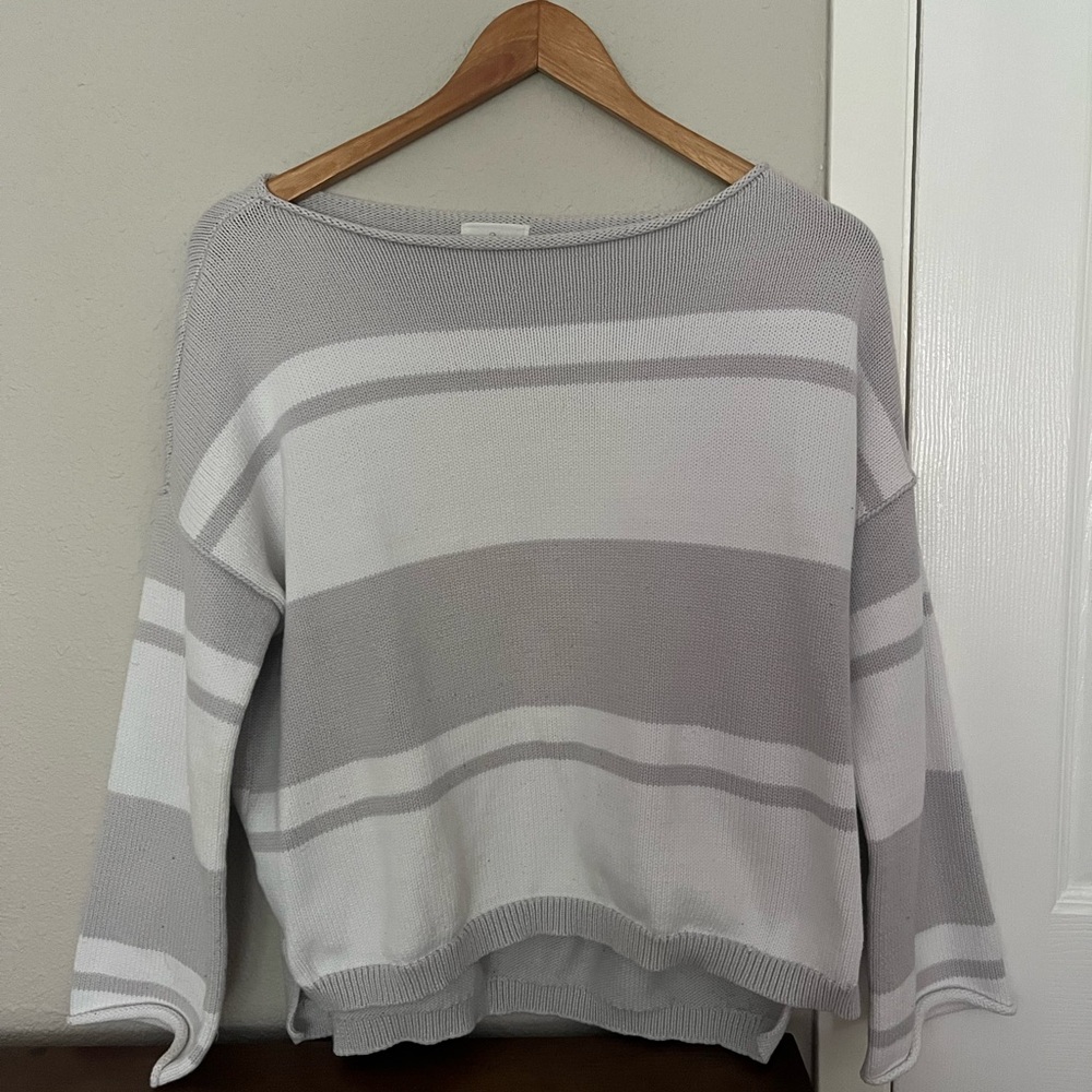 Chic Striped Women's Sweater in Gray and White